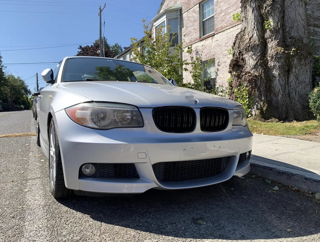 Calandre Double Barre Noire Brillante – BMW Série 1 E81 E87 E82 E88 (2004-2011) HushBimmer