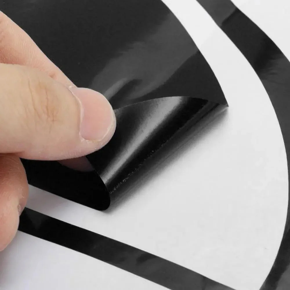 Bandeau Pare-Brise Vinyle 135×21 cm – Antichaleur & Anti-UV – Noir / Blanc – Sticker Universel Voiture HushBimmer