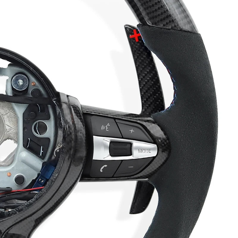 Volant LED en Carbone pour BMW M – Look Racing & Technologie Intégrée HushBimmer