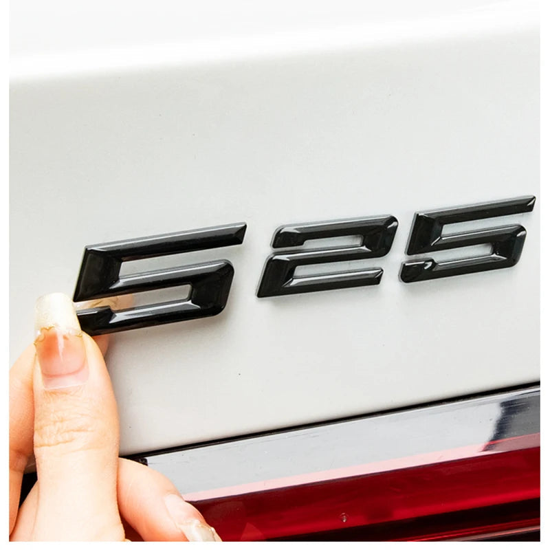 Emblème 3D ABS de Coffre – 520i 525i 528i 530i 535i 540i – Pour BMW Nouvelle Série 5 (G30 G31 G60 G61 – 2024-2025) HushBimmer
