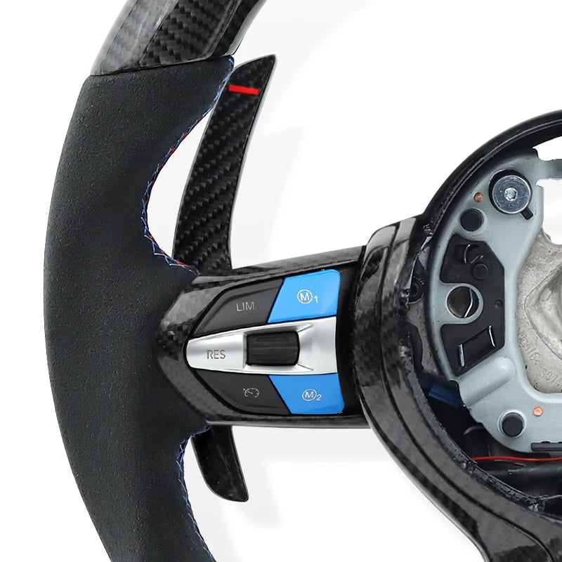 Volant LED en Carbone pour BMW M – Look Racing & Technologie Intégrée HushBimmer